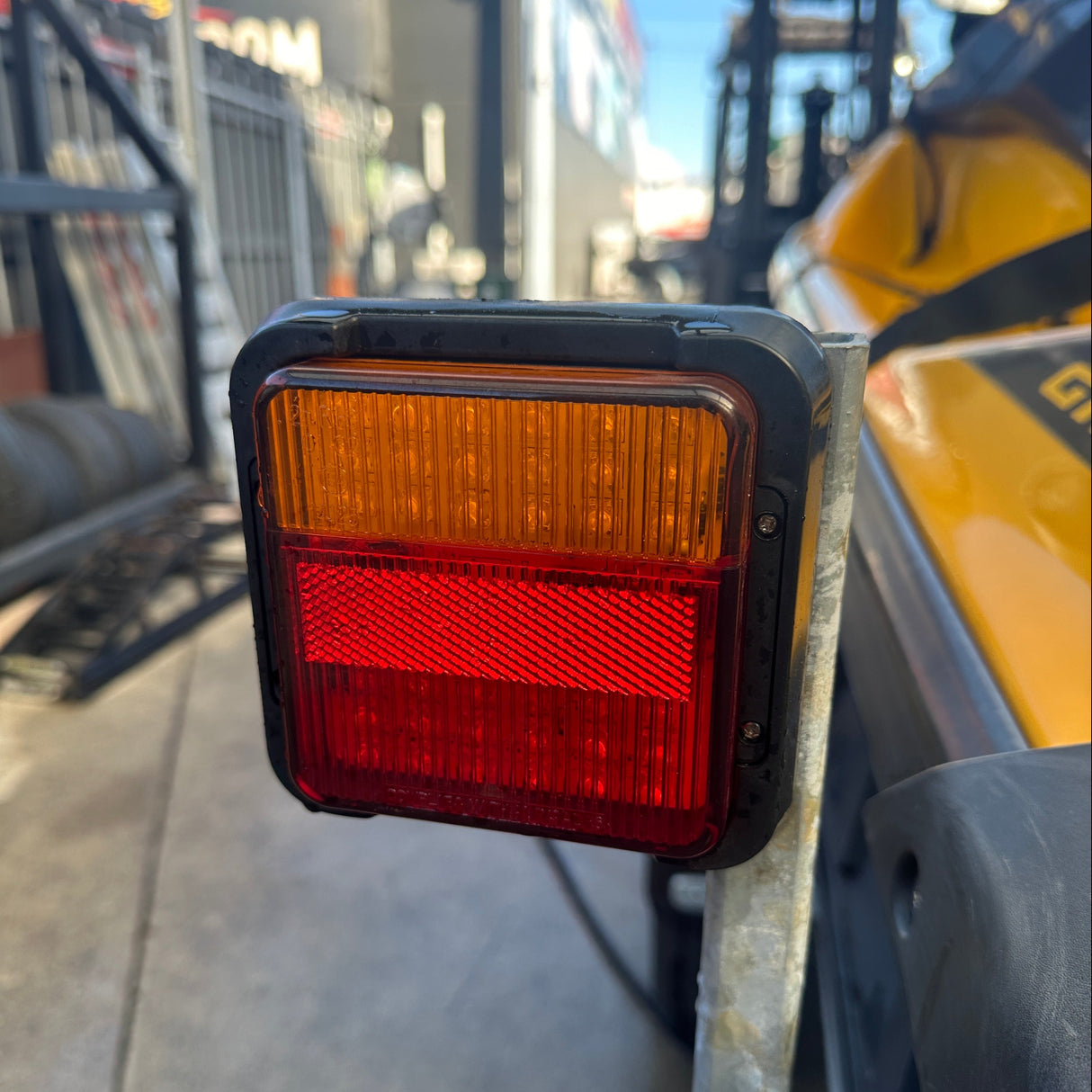 Makz Trailers - Trailer Light Surround